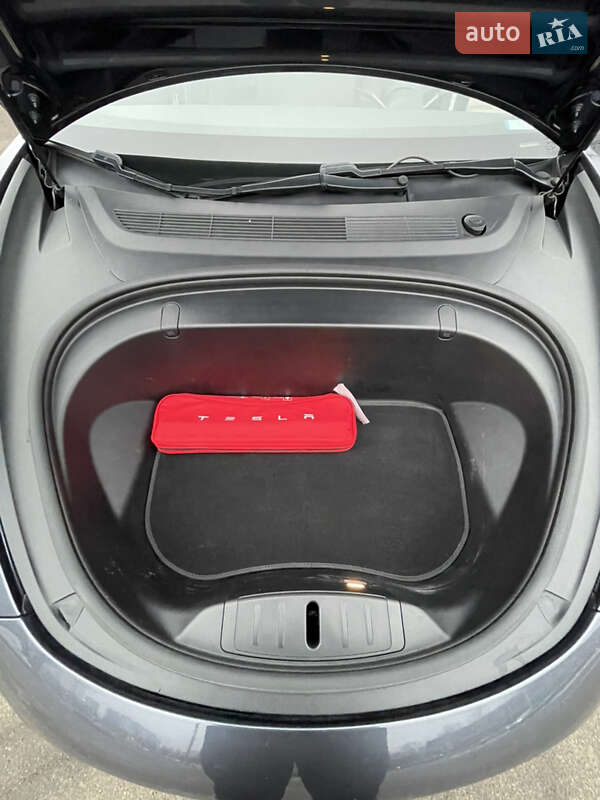 Седан Tesla Model 3 2019 в Киеве