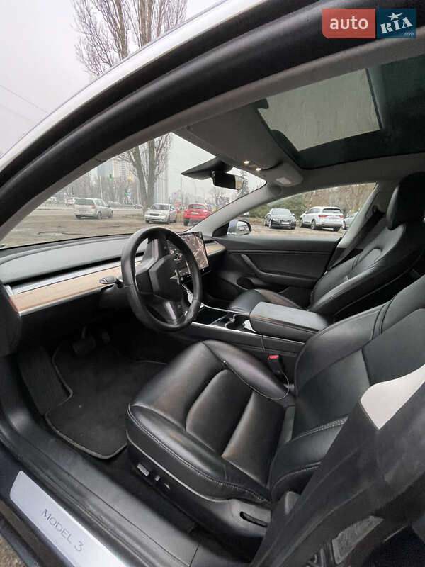 Седан Tesla Model 3 2019 в Киеве