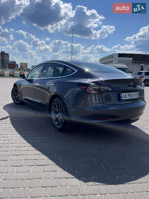 Седан Tesla Model 3 2019 в Киеве