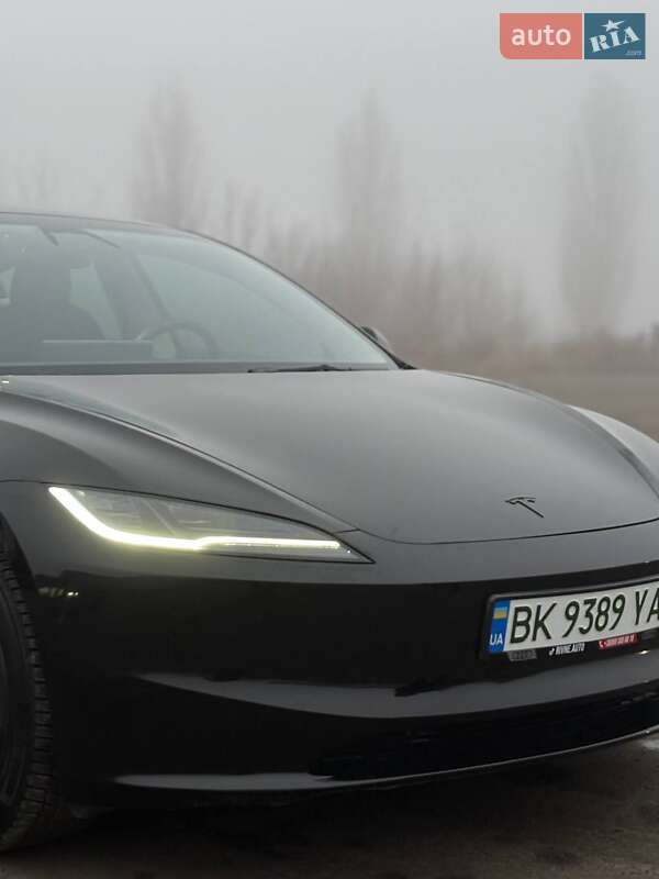 Седан Tesla Model 3 2024 в Ровно