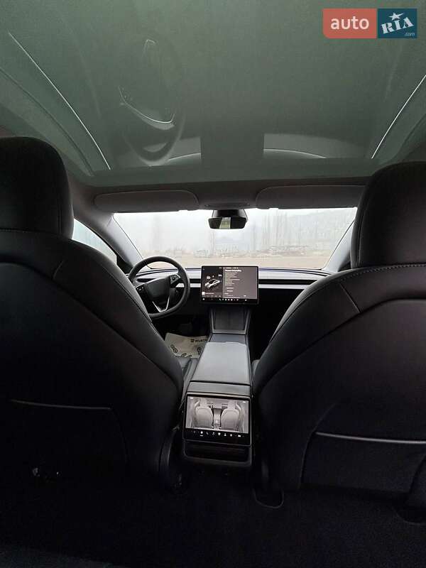 Седан Tesla Model 3 2024 в Ровно