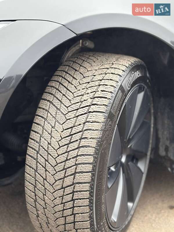 Седан Tesla Model 3 2024 в Ровно