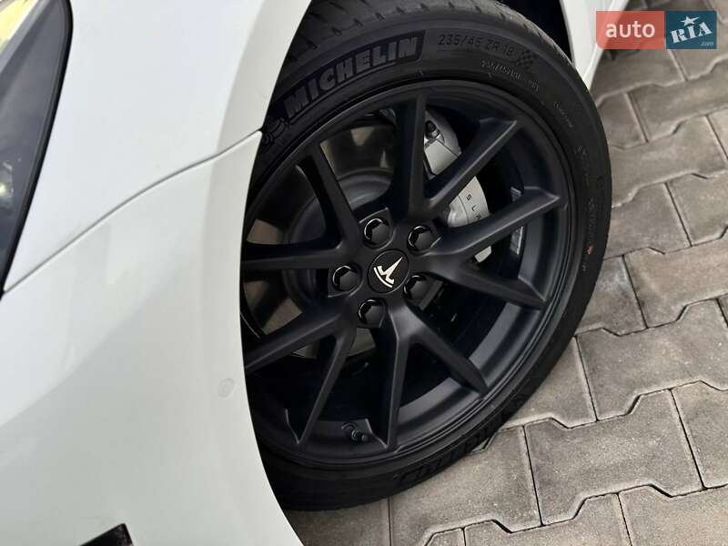 Седан Tesla Model 3 2022 в Кривом Роге