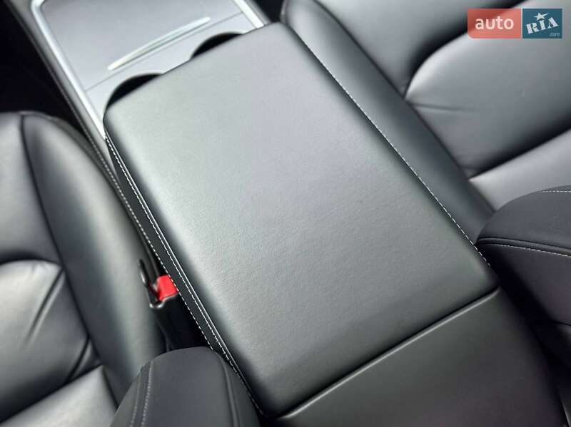 Седан Tesla Model 3 2022 в Кривом Роге