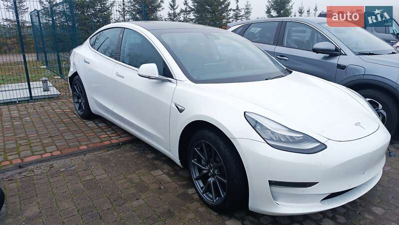Седан Tesla Model 3 2019 в Львове