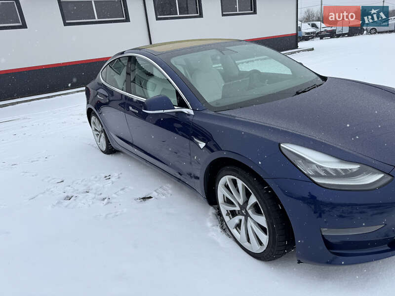 Седан Tesla Model 3 2018 в Киеве