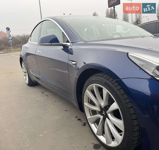 Седан Tesla Model 3 2018 в Киеве