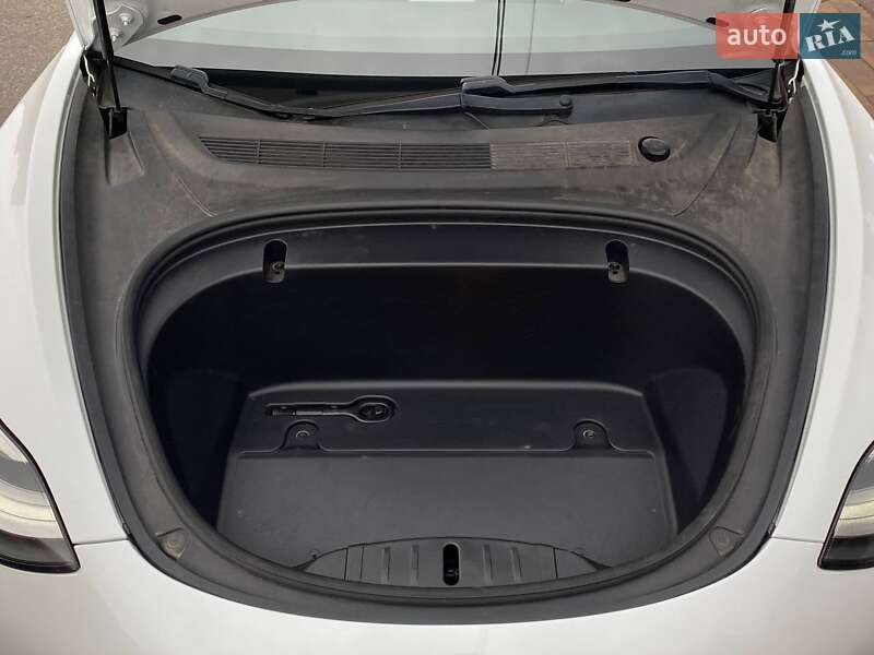 Седан Tesla Model 3 2019 в Белой Церкви