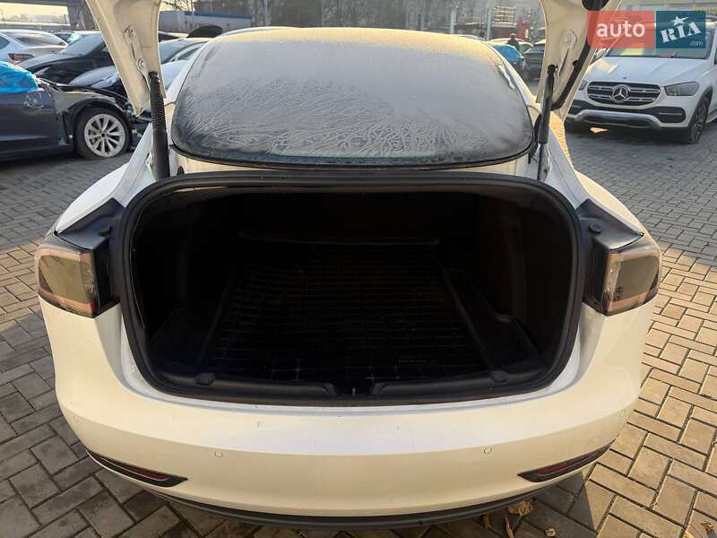 Седан Tesla Model 3 2021 в Луцке