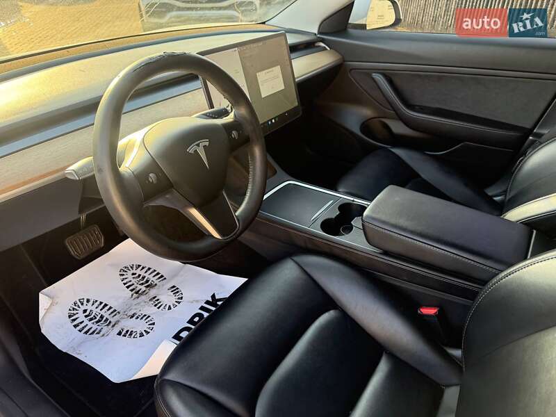 Седан Tesla Model 3 2021 в Луцке