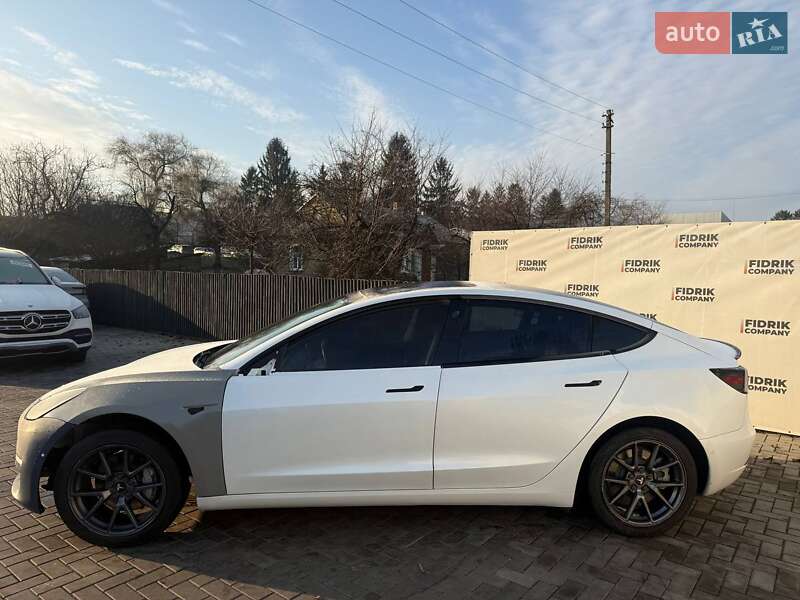 Седан Tesla Model 3 2021 в Луцке