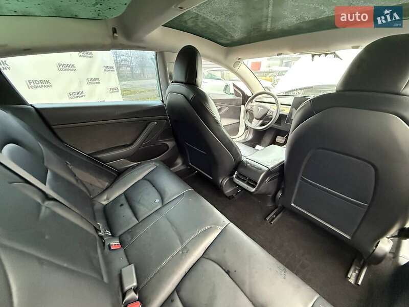 Седан Tesla Model 3 2021 в Луцке