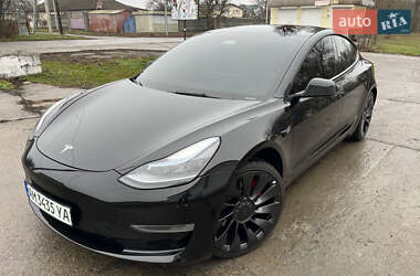 Седан Tesla Model 3 2022 в Кременчуці