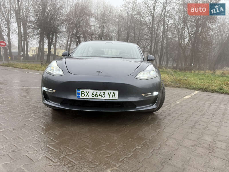 Седан Tesla Model 3 2023 в Хмельницком