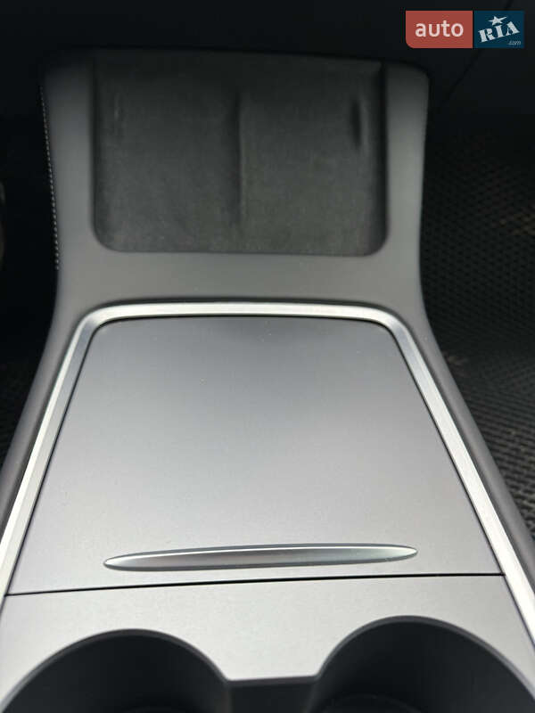 Седан Tesla Model 3 2023 в Хмельницком