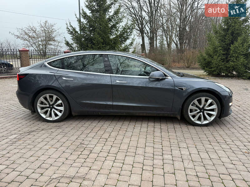 Седан Tesla Model 3 2019 в Киеве