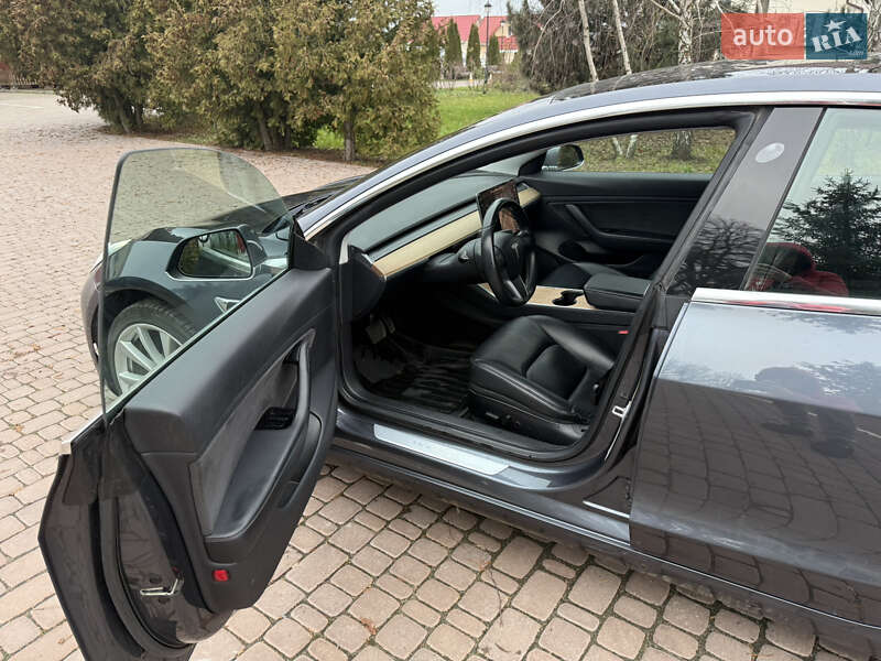 Седан Tesla Model 3 2019 в Киеве