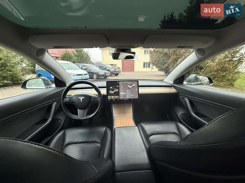 Седан Tesla Model 3 2019 в Киеве