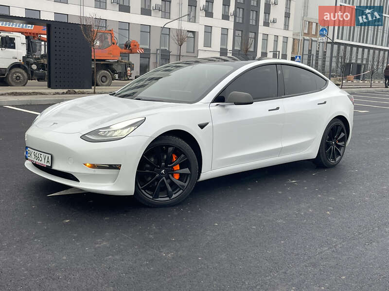 Седан Tesla Model 3 2019 в Ровно