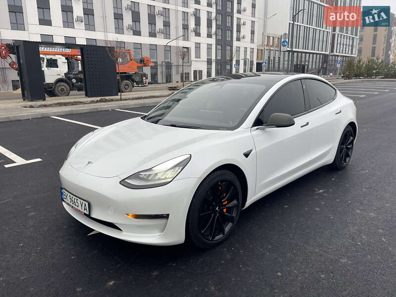 Седан Tesla Model 3 2019 в Ровно