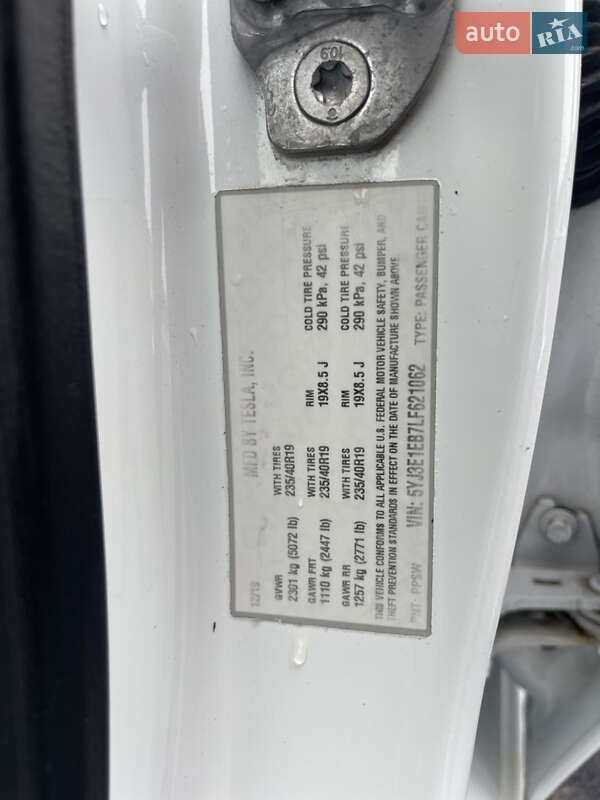 Седан Tesla Model 3 2019 в Ровно