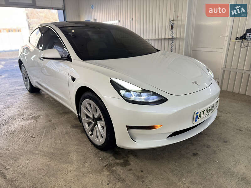 Седан Tesla Model 3 2023 в Ивано-Франковске