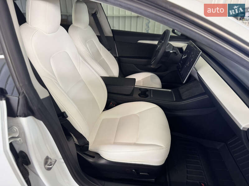 Седан Tesla Model 3 2023 в Ивано-Франковске