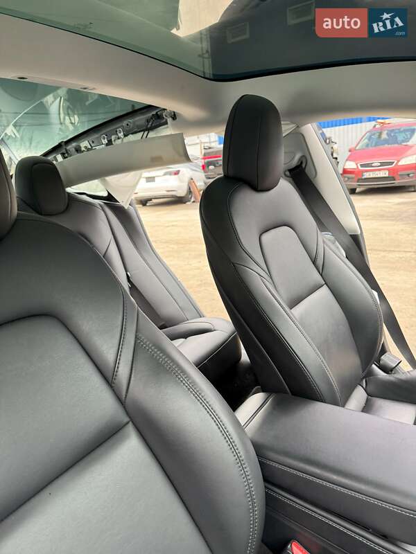 Седан Tesla Model 3 2022 в Киеве
