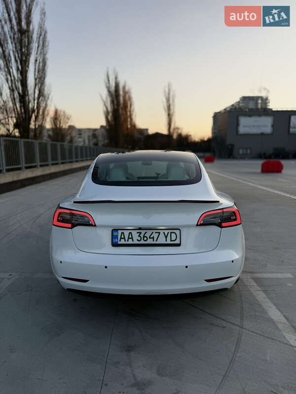 Седан Tesla Model 3 2022 в Киеве