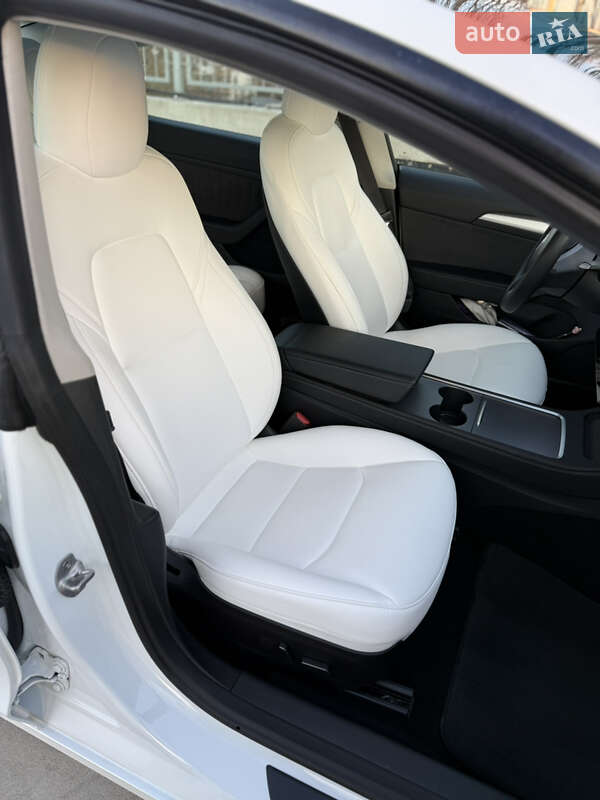 Седан Tesla Model 3 2022 в Киеве