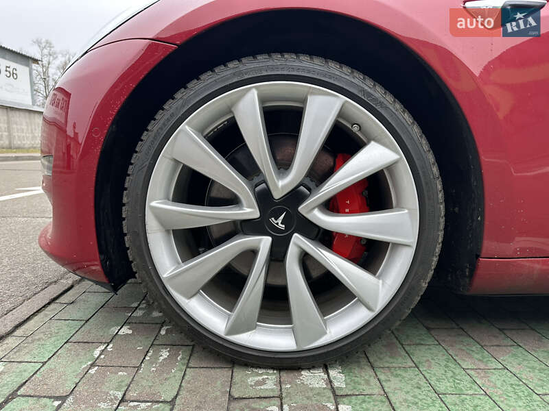 Седан Tesla Model 3 2019 в Киеве