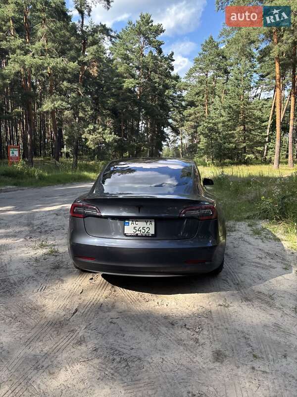 Седан Tesla Model 3 2018 в Луцке