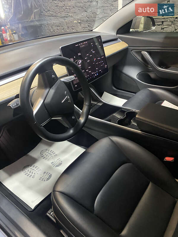 Седан Tesla Model 3 2018 в Луцке