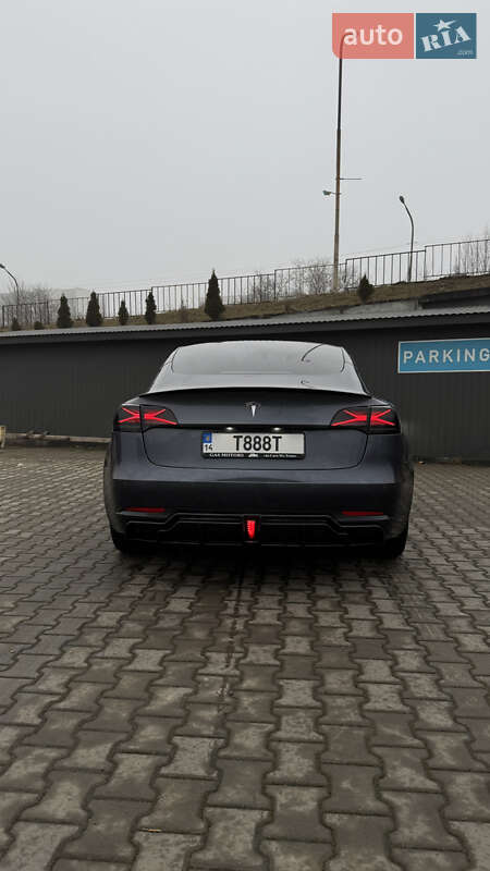 Седан Tesla Model 3 2022 в Дрогобыче