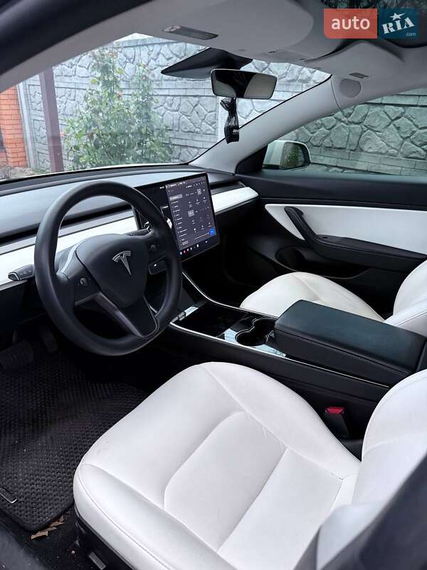 Седан Tesla Model 3 2020 в Днепре