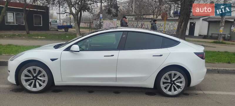 Седан Tesla Model 3 2023 в Одессе