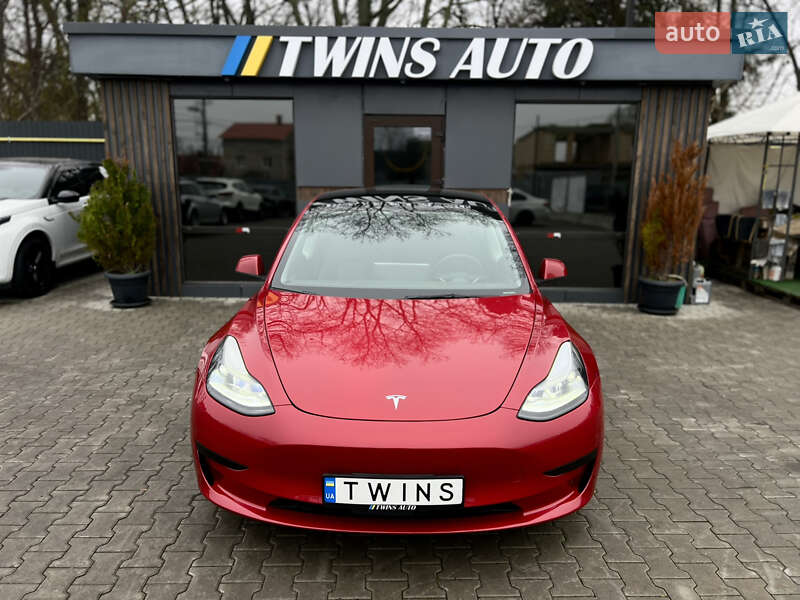 Седан Tesla Model 3 2023 в Одессе
