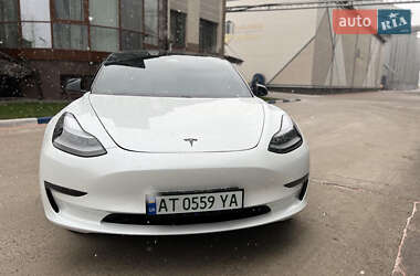 Седан Tesla Model 3 2021 в Ивано-Франковске