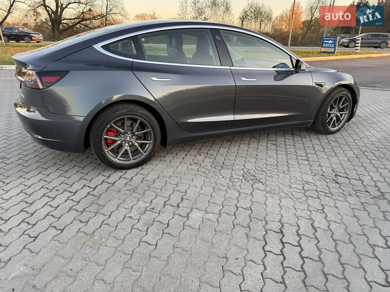 Седан Tesla Model 3 2019 в Дубно