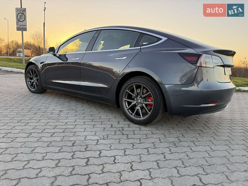 Седан Tesla Model 3 2019 в Дубно