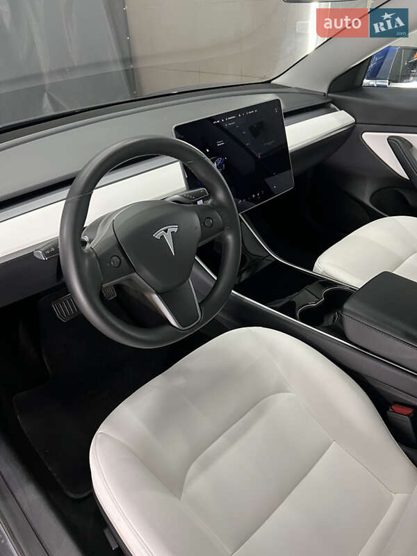 Седан Tesla Model 3 2020 в Киеве