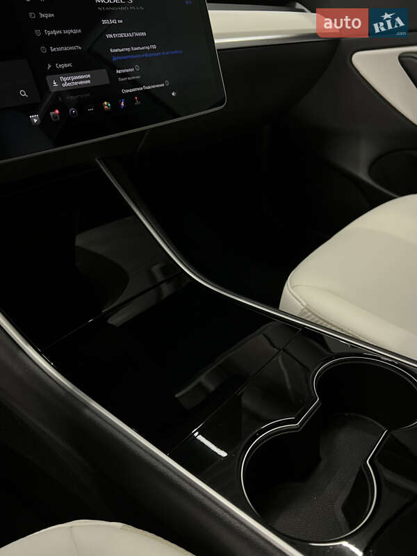 Седан Tesla Model 3 2020 в Киеве