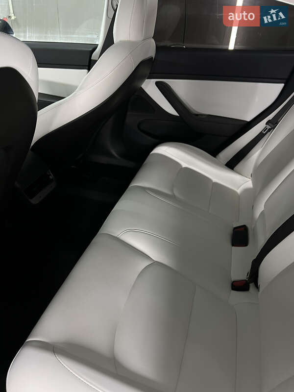 Седан Tesla Model 3 2020 в Киеве