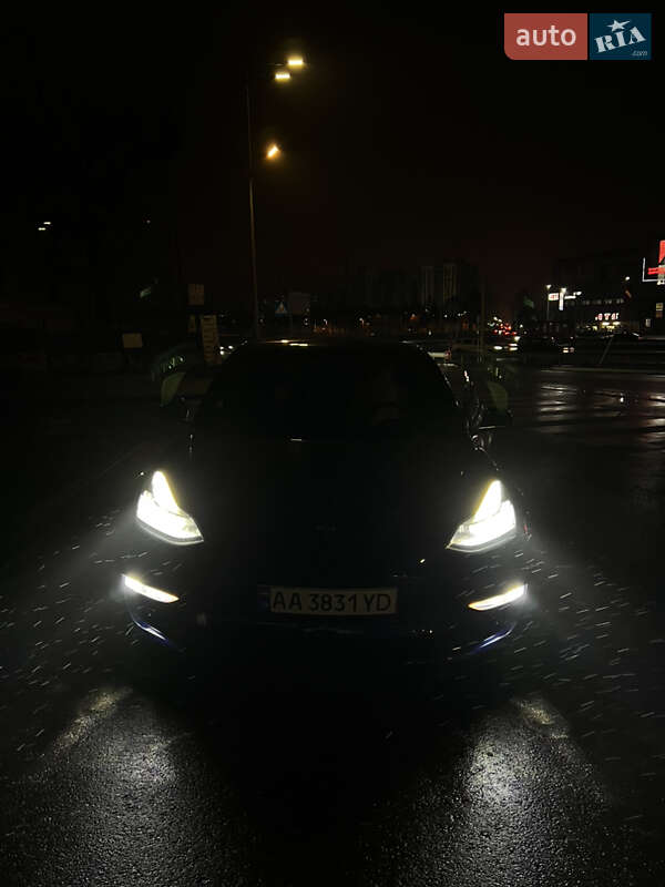 Седан Tesla Model 3 2020 в Киеве