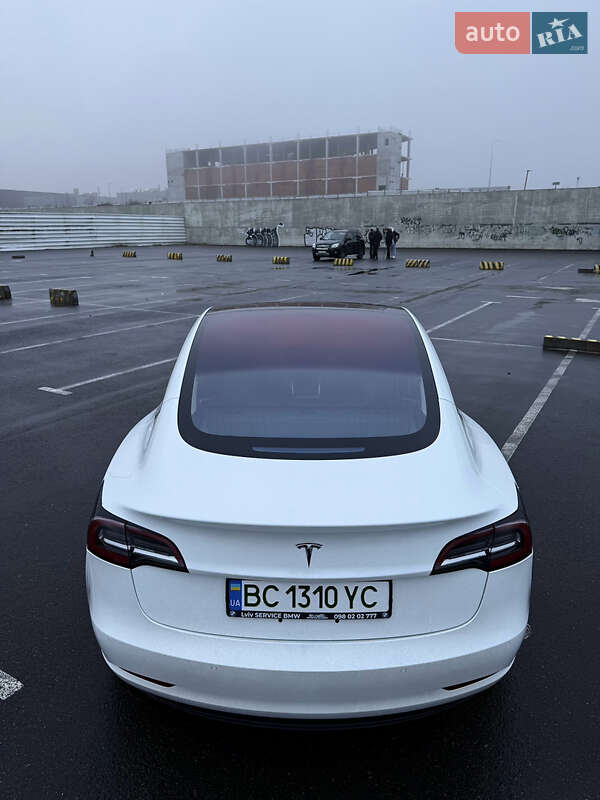 Седан Tesla Model 3 2018 в Львове