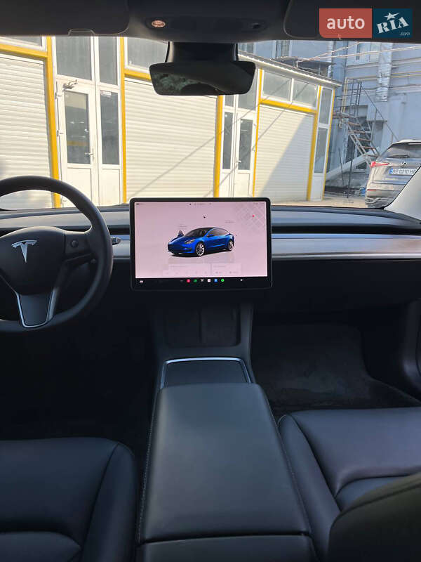 Седан Tesla Model 3 2022 в Николаеве