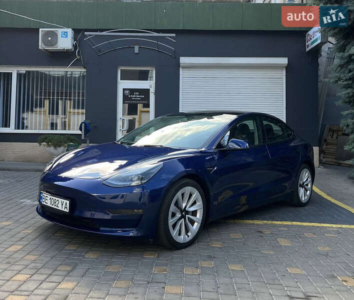 Седан Tesla Model 3 2022 в Николаеве