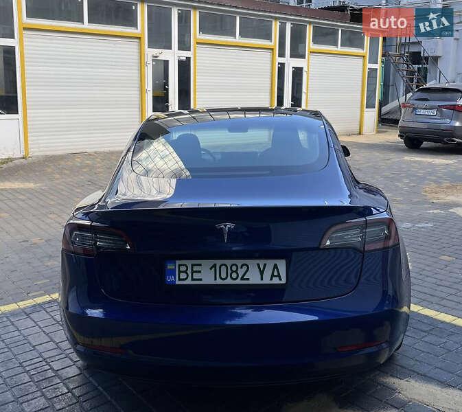 Седан Tesla Model 3 2022 в Николаеве