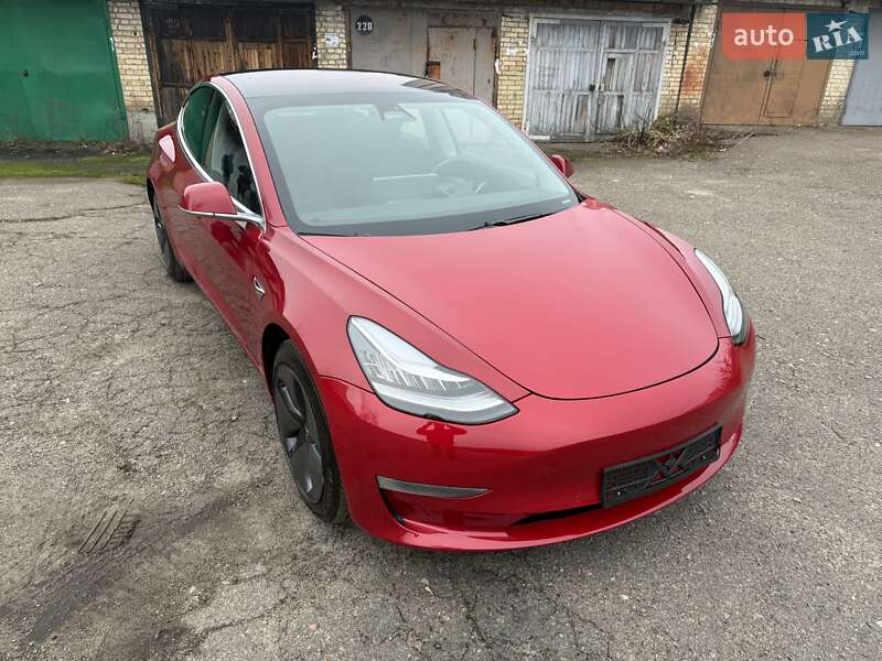 Седан Tesla Model 3 2018 в Киеве
