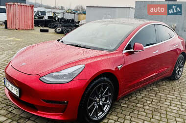 Седан Tesla Model 3 2019 в Чернівцях